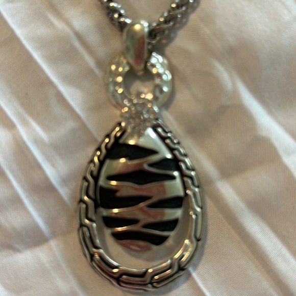 Zebra necklace and earrings - Picture 2 of 6